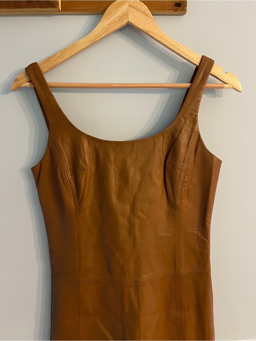 BCBG Max Azria 100% Leather Cognac Brown Sheath Midi Dress Size 6 - Picture 2 of 12